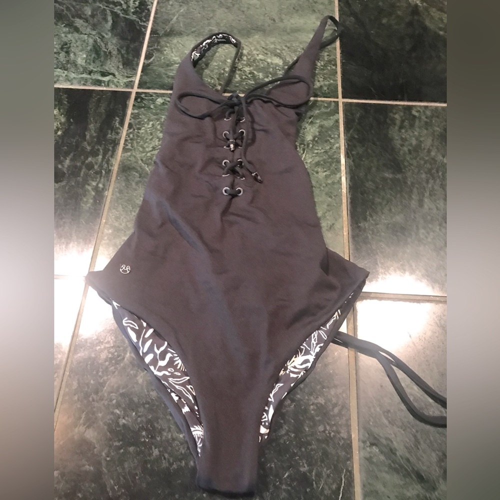 COPY - Maaji swimwear. Beautiful reversible black one piece. Perfect condition 🦋